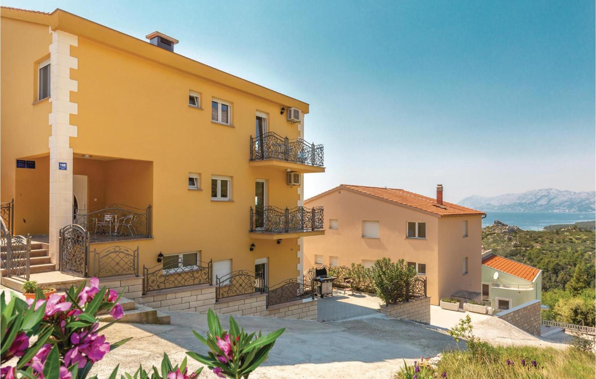 Nice Apartment In Krvavica With House Sea View Екстериор снимка