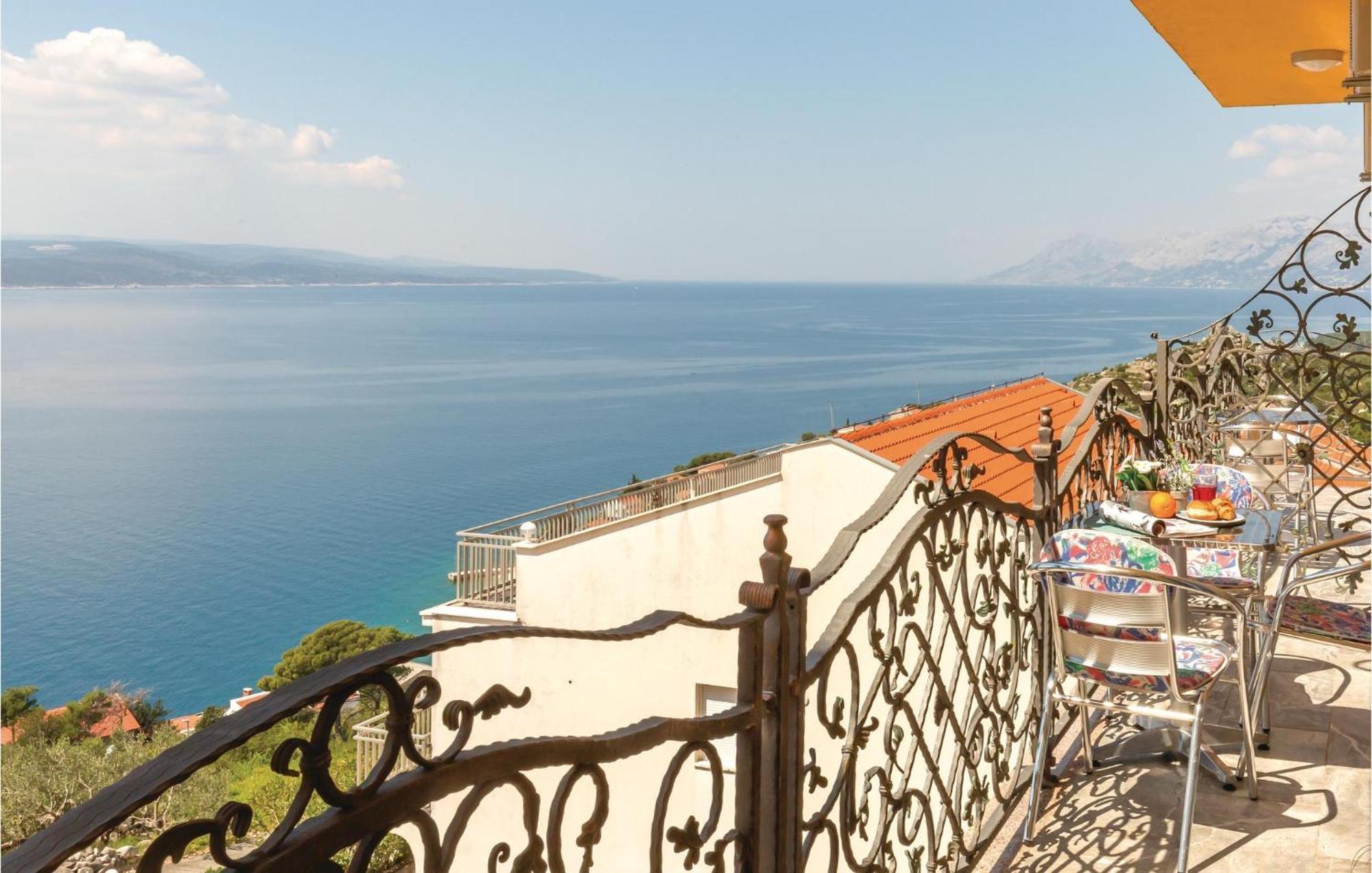 Nice Apartment In Krvavica With House Sea View Екстериор снимка