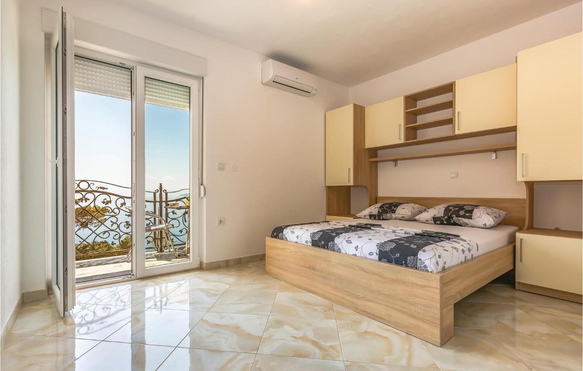 Nice Apartment In Krvavica With House Sea View Екстериор снимка