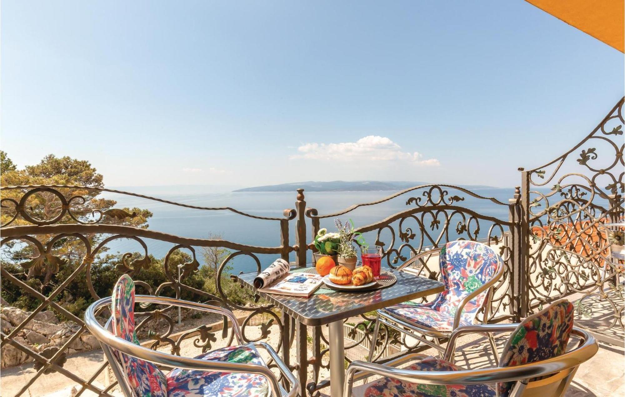 Nice Apartment In Krvavica With House Sea View Екстериор снимка